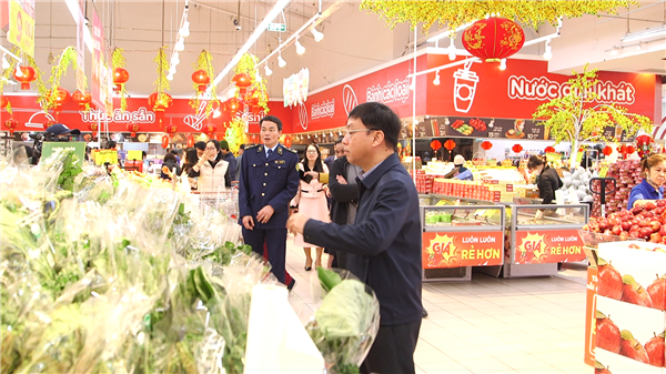 Thị trường hàng hóa phục vụ Tết trên địa bàn thành phố đang được kiểm soát tốt