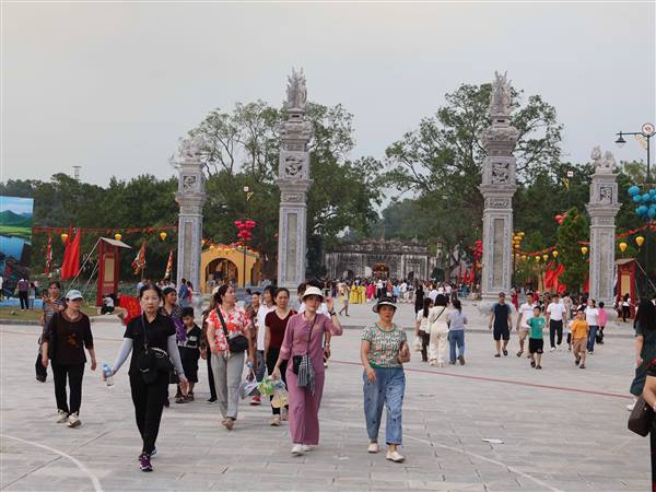 Hơn 32 vạn lượt du khách tham quan Khu di tích Côn Sơn - Kiếp Bạc trong dịp Lễ hội mùa thu năm 2025