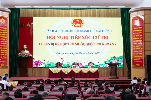 Chủ tịch HĐND thành phố Lê Văn Hiệu tiếp xúc cử tri 11 xã khu vực phía Tây 
