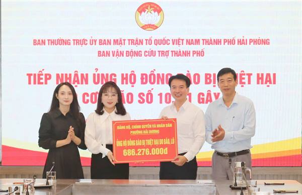 Ban Vận động cứu trợ thành phố tiếp nhận hơn 05 tỷ đồng giúp đồng bào vùng bão lũ từ 06 phường phía Tây thành phố