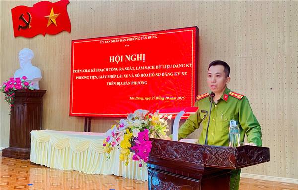 Phường Tân Hưng triển khai kế hoạch tổng rà soát, làm sạch dữ liệu đăng ký phương tiện, giấy phép lái xe và số hóa hồ sơ đăng ký xe