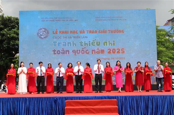 Gần 500 thiếu nhi trên cả nước tham dự Lễ khai mạc Triển lãm Tranh thiếu nhi toàn quốc năm 2025 tại thành phố Hải Phòng