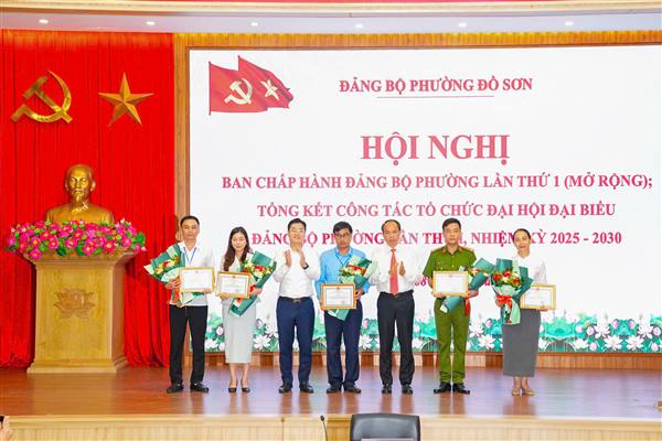 Đảng ủy phường Đồ Sơn triển khai nhiệm vụ 3 tháng cuối năm và tổng kết công tác tổ chức Đại hội Đại biểu Đảng bộ phường lần thứ I, nhiệm kỳ 2025 - 2030 