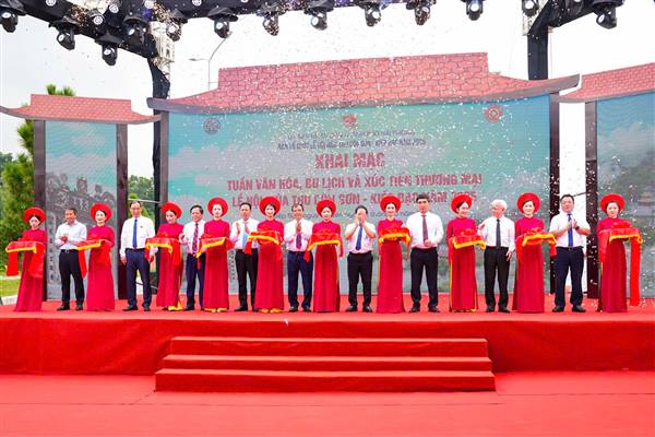 Khai mạc Tuần Văn hóa, Du lịch và Xúc tiến Thương mại tại Lễ hội mùa Thu Côn Sơn - Kiếp Bạc 2025