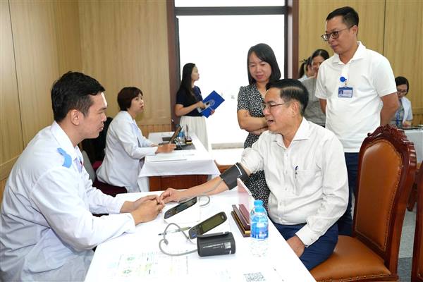 Trung tâm Kiểm soát bệnh tật thành phố thực hiện chương trình kiểm tra sức khỏe - truyền thông giáo dục