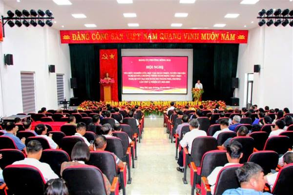 Đảng ủy phường Đông Hải học tập, quán triệt Nghị quyết Đại hội Đảng bộ nhiệm kỳ 2025–2030, đưa Nghị quyết vào thực tiễn