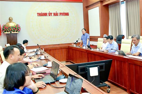Bí thư Thành ủy Lê Tiến Châu dự sinh hoạt chi bộ tại Chi bộ phòng Tổng hợp, Đảng ủy Văn phòng Thành ủy