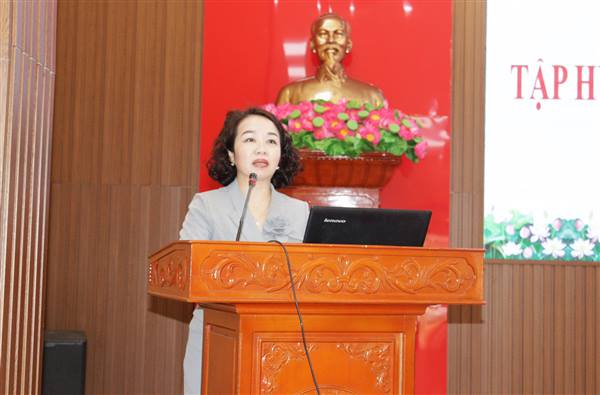 Tập huấn ứng dụng trí tuệ nhân tạo (AI) cho cán bộ, công chức, viên chức phường Hồng An năm 2025
