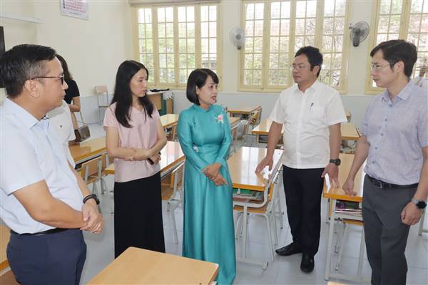 Ban Kinh tế - Ngân sách HĐND thành phố làm việc với Sở Giáo dục và Đào tạo về kết quả thực hiện các Dự án đầu tư công