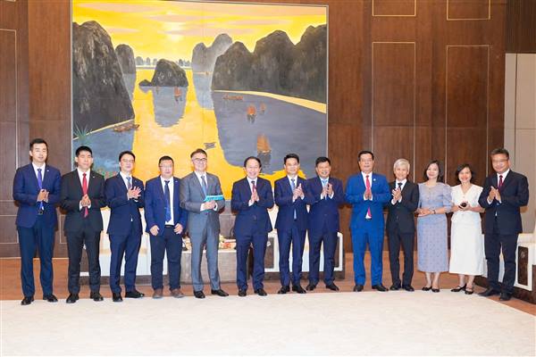 Lãnh đạo thành phố tiếp xã giao Đoàn công tác Công ty TNHH Điện tử thông minh TCL Việt Nam