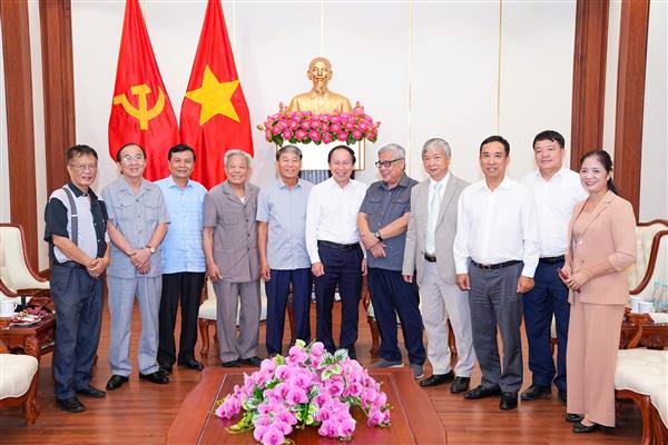 Bí thư Thành uỷ tiếp Đoàn Ban Liên lạc Hội đồng hương Hải Phòng tại Hà Nội