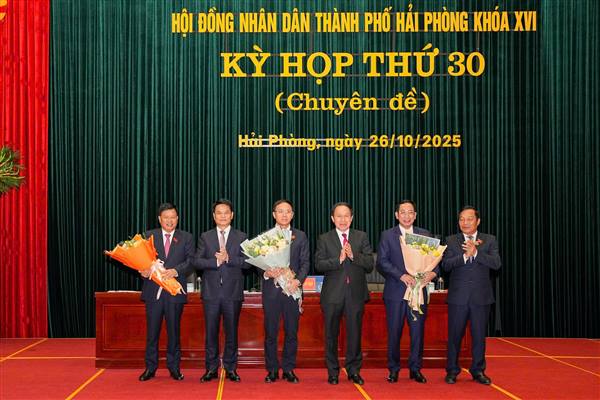HĐND thành phố kiện toàn công tác nhân sự các chức danh lãnh đạo của HĐND và UBND thành phố