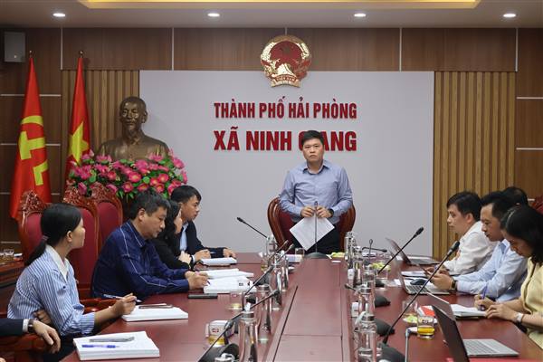 Phó Chủ tịch UBND thành phố Hoàng Minh Cường kiểm tra công tác cải cách hành chính tại xã Ninh Giang