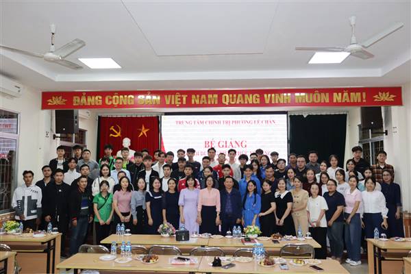 Trung tâm Chính trị phường Lê Chân: Bế giảng Lớp bồi dưỡng lý luận chính trị dành cho đảng viên mới khóa II, năm 2025