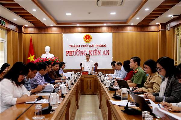 Phó Chủ tịch UBND thành phố Nguyễn Minh Hùng kiểm tra hoạt động mô hình chính quyền địa phương 02 cấp tại phường Kiến An và xã Kiến Hưng