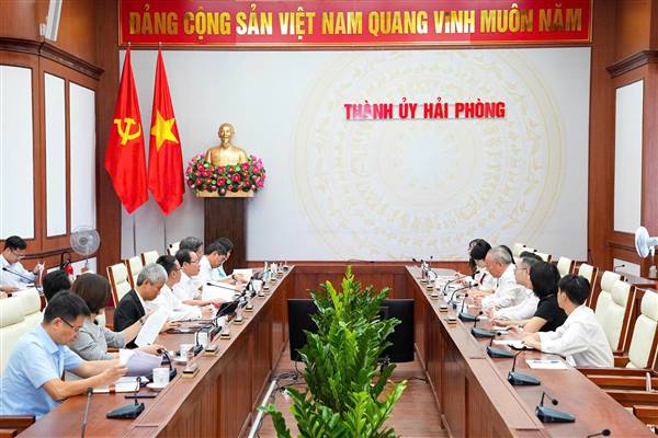 Đồng chí Bí thư Thành ủy Lê Tiến Châu làm việc với Đoàn công tác của Tập đoàn Xây dựng Thái Bình Dương