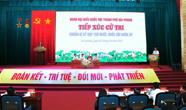 Phó Bí thư Thường trực Thành ủy Đỗ Mạnh Hiến cùng Đoàn đại biểu Quốc hội thành phố tiếp xúc cử tri khu vực An Dương và Tiên Lãng