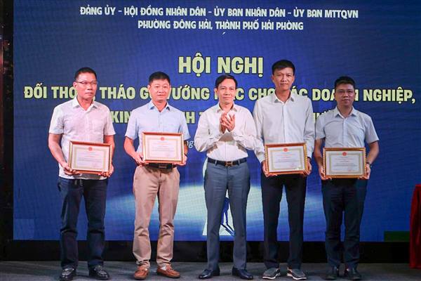 Phường Đông Hải gặp gỡ, đối thoại doanh nghiệp, hộ kinh doanh tiêu biểu năm 2025