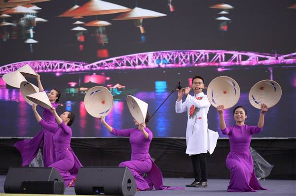 Nhà hát Sân khấu Truyền thống Hải Phòng biểu diễn tại Lễ khai mạc “Ngày Việt Nam tại Gangjin 2025” ở Hàn Quốc