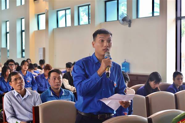 Chủ tịch UBND xã Đường An đối thoại với thanh niên