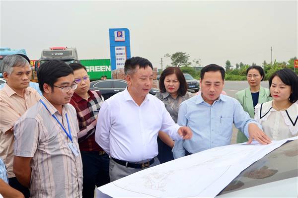 Phó Chủ tịch UBND thành phố Trần Văn Quân kiểm tra tình hình giải ngân vốn đầu tư công tại các địa phương khu vực huyện Tứ Kỳ cũ
