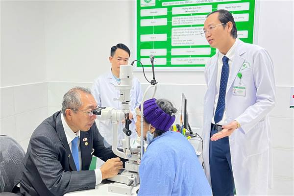 Bệnh viện Mắt Hải Phòng làm việc với Đoàn công tác của Tổ chức Chống Mù Lòa Châu Á