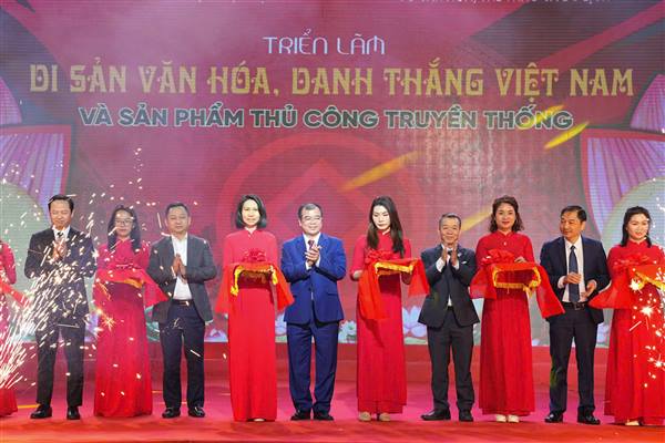 Khai mạc Triển lãm “Di sản Văn hóa, danh thắng Việt Nam và sản phẩm thủ công truyền thống năm 2025”