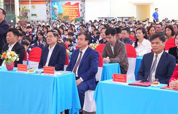 Mít tinh, diễu hành hưởng ứng Tháng hành động quốc gia phòng, chống HIV/AIDS 2025: Chấm dứt HIV/AIDS là trách nhiệm của toàn xã hội