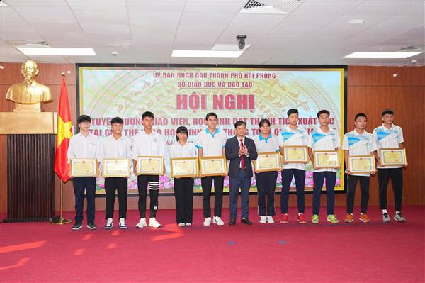 Tuyên dương giáo viên, học sinh đạt thành tích xuất sắc tại Giải Thể thao học sinh phổ thông toàn quốc năm 2025