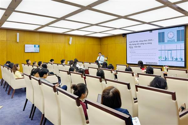 Sở Nội vụ thành phố bồi dưỡng kỹ năng, nghiệp vụ quản lý đội ngũ công chức, viên chức trong giai đoạn mới