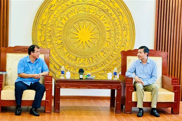 Hải Phòng trao tiền mặt, nhu yếu phẩm, thuốc men hỗ trợ người dân tỉnh Đắk Lắk ứng phó với mưa lũ