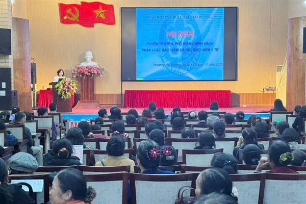 Tuyên truyền, phổ biến chính sách BHXH tự nguyện, BHYT hộ gia đình tới hội viên phụ nữ phường Hải Dương và phường Lê Thanh Nghị