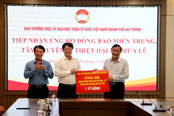 Ủy ban MTTQ Việt Nam thành phố tiếp nhận hơn 6 tỷ đồng ủng hộ đồng bào miền Trung – Tây Nguyên bị thiệt hại do mưa lũ
