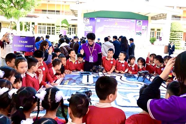 Sôi nổi Ngày hội STEM – AI – Robotics tại Trường Hermann Gmeiner