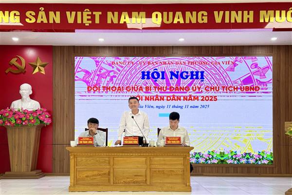 Người đứng đầu cấp ủy, chính quyền phường Gia Viên đối thoại với Nhân dân