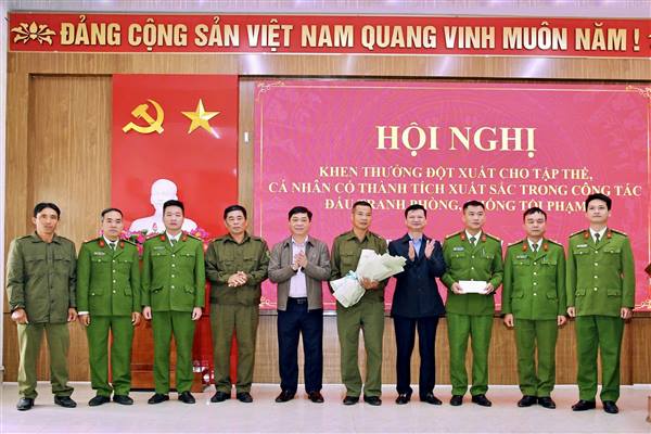Phường Nam Triệu khen thưởng đột xuất các tập thể, cá nhân có thành tích xuất sắc trong đấu tranh phòng, chống tội phạm