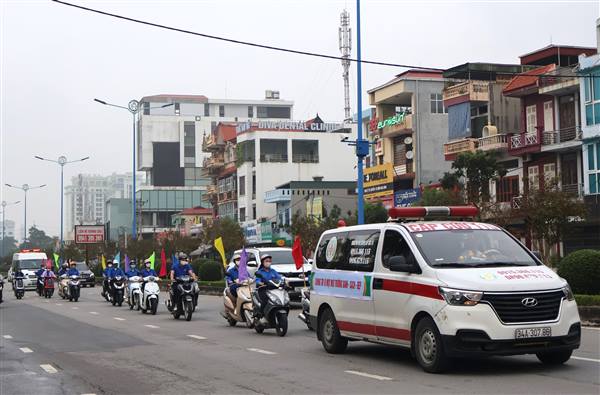 Mít tinh, diễu hành hưởng ứng “Ứng phó với biến đổi khí hậu ngành Y tế” năm 2025