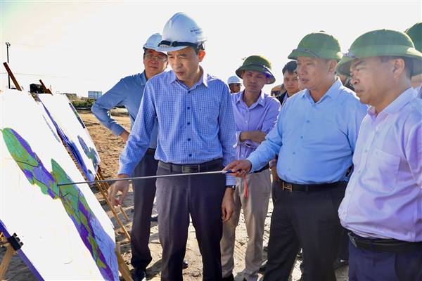 Phó Chủ tịch UBND thành phố Trần Văn Quân kiểm tra công tác giải phóng mặt bằng một số dự án trọng điểm khu vực Bình Giang và việc vận hành chính quyền địa phương 02 cấp tại xã Thượng Hồng