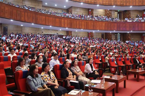 Tập huấn nghiệp vụ cho hơn 900 cán bộ, công chức làm công tác thi đua, khen thưởng khu vực phía Tây thành phố