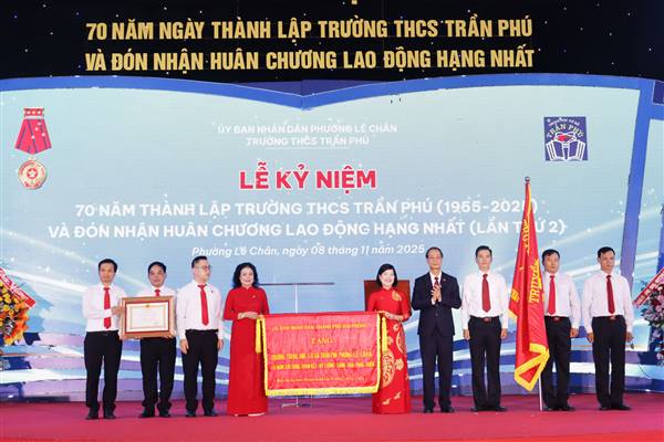 Trường THCS Trần Phú (phường Lê Chân): Kỷ niệm 70 năm Ngày thành lập trường (1955 - 2025) và đón nhận Huân chương Lao động hạng Nhất (lần thứ 2)
