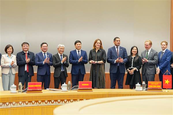 Tăng cường hợp tác phát triển năng lượng tái tạo, chuyển đổi số và Cảng biển xanh giữa thành phố Hải Phòng và Vương quốc Thụy Điển