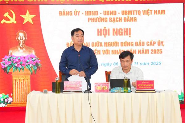 Lãnh đạo cấp ủy, chính quyền phường Bạch Đằng đối thoại với Nhân dân, lắng nghe ý kiến từ cơ sở