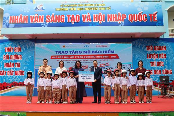 Phát động chương trình tặng mũ bảo hiểm cho học sinh Lớp 1 năm học 2025–2026