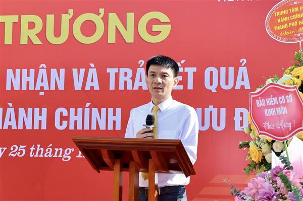 Khai trương "Điểm hướng dẫn tiếp nhận và trả kết quả giải quyết thủ tục hành chính qua Bưu điện" tại phường Kinh Môn