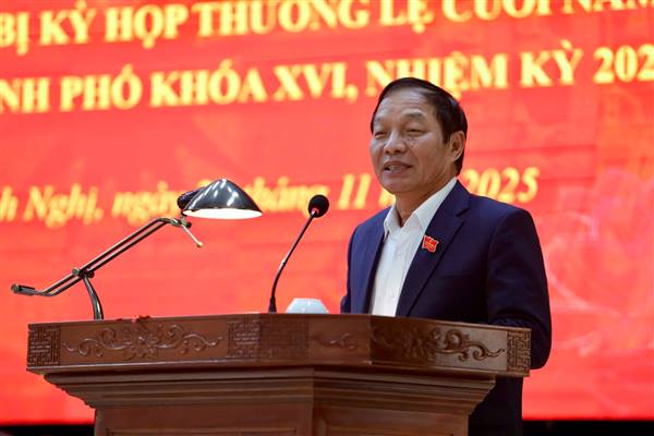 Các đồng chí lãnh đạo thành phố cùng Đoàn Đại biểu HĐND thành phố tiếp xúc cử tri trước Kỳ họp thường lệ cuối năm 2025