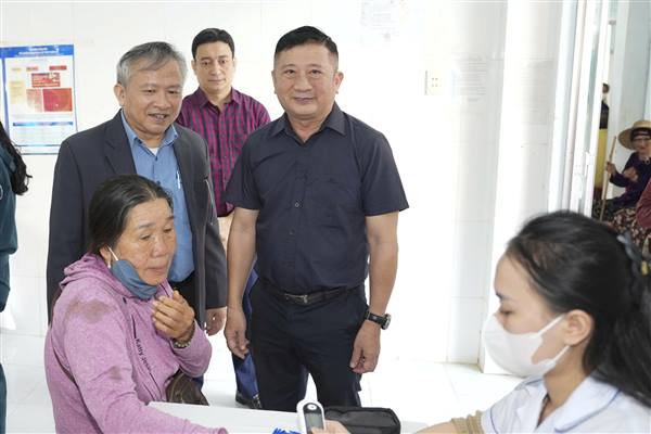 Đoàn cán bộ y tế thành phố Hải Phòng vượt hơn nghìn km đến với người dân xã Sơn Hòa, tỉnh Đắk Lắk