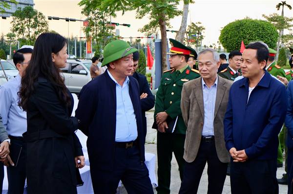 Phó Chủ tịch UBND thành phố Trần Văn Quân kiểm tra công tác chuẩn bị khởi công một số dự án chào mừng Đại hội đại biểu toàn quốc lần thứ XIV của Đảng