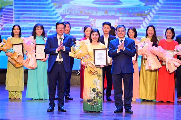 Tổng kết, trao Giải báo chí “Vì một Hải Phòng phát triển” lần thứ VII và Cuộc thi tuyên truyền Cải cách hành chính gắn chuyển đổi số năm 2025