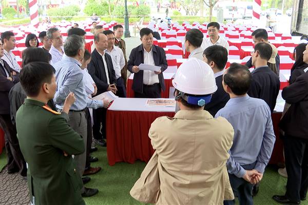 Phó Chủ tịch UBND thành phố Lê Trung Kiên kiểm tra công tác chuẩn bị khởi công, khánh thành các công trình, dự án trọng điểm