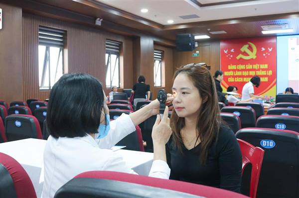 Bệnh viện Kiến An phẫu thuật đặt ống silicon lệ mũi miễn phí cho bệnh nhân vào ngày 4/12